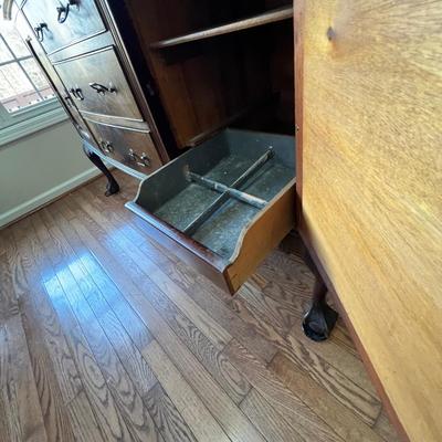 Chippendale Style Bow Front Sideboard W/ Claw Feet (D-RG)