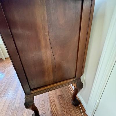 Chippendale Style Bow Front Sideboard W/ Claw Feet (D-RG)