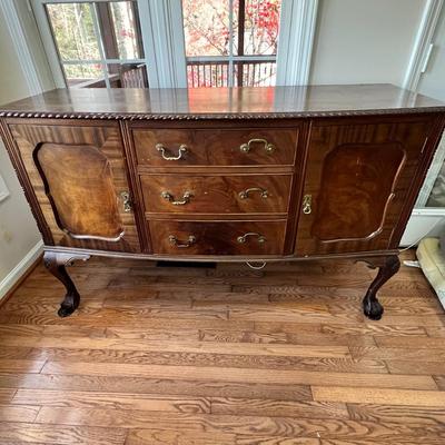 Chippendale Style Bow Front Sideboard W/ Claw Feet (D-RG)