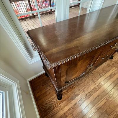 Chippendale Style Bow Front Sideboard W/ Claw Feet (D-RG)