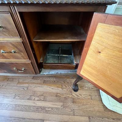 Chippendale Style Bow Front Sideboard W/ Claw Feet (D-RG)