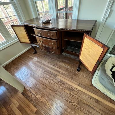 Chippendale Style Bow Front Sideboard W/ Claw Feet (D-RG)
