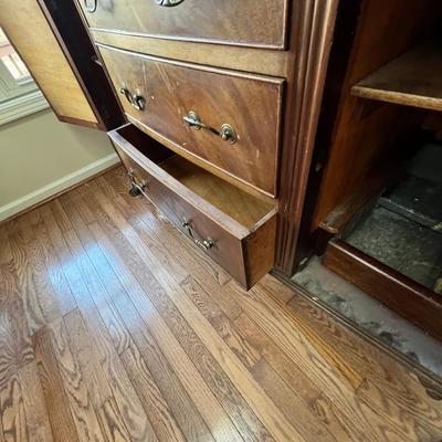 Chippendale Style Bow Front Sideboard W/ Claw Feet (D-RG)