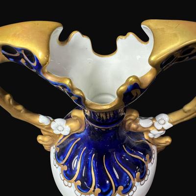 Sale Photo Thumbnail #11: This vase is colored blue and white, with gold accents.  Measurement: 11"H. [RE]