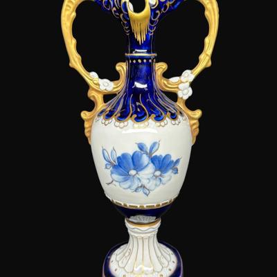 Sale Photo Thumbnail #9: This vase is colored blue and white, with gold accents.  Measurement: 11"H. [RE]