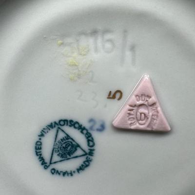 Sale Photo Thumbnail #12: This vase is colored blue and white, with gold accents.  Measurement: 11"H. [RE]