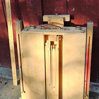 Collapsible Artist Easel, carries supplies