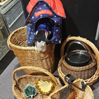Basket Lot w/dog house
