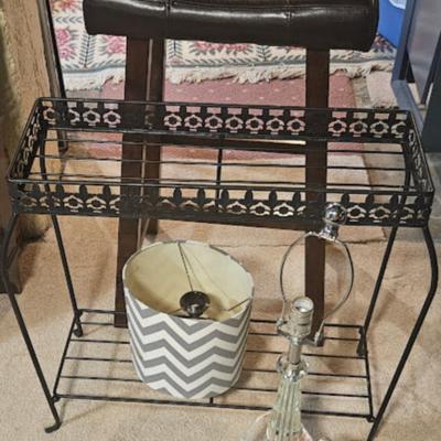 Plant stand/Vinyl stool, Lamp w/shade