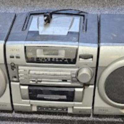 Boom box, "AIWA"