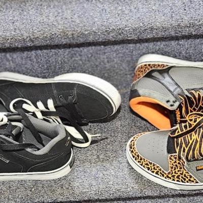 Men's 9.5 Shoe Lot - Hawk