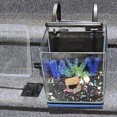 Fish tank with filter, gravel, and a shichable white or blue light