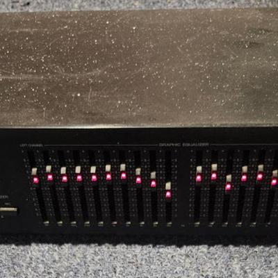 Yamaha equalizer (powers up and appears to be working)