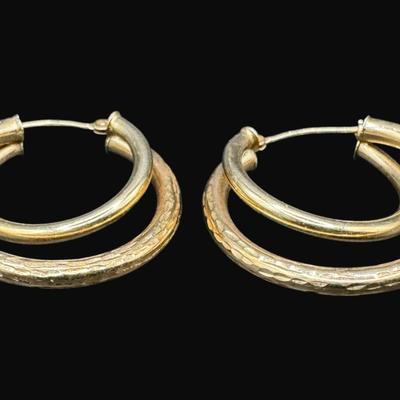 Sale Photo Thumbnail #51: **WIRE TRANSFER IS REQUIRED IF SHIPPED.** [1.93g] These hoop earrings have both a hammered and smooth finish.  Some minor age related wear. **ALL PRECIOUS METALS SALES ARE FINAL. NO REFUNDS WILL BE GIVEN FOR ANY REASON.** [KB]