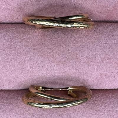 Sale Photo Thumbnail #53: **WIRE TRANSFER IS REQUIRED IF SHIPPED.** [1.93g] These hoop earrings have both a hammered and smooth finish.  Some minor age related wear. **ALL PRECIOUS METALS SALES ARE FINAL. NO REFUNDS WILL BE GIVEN FOR ANY REASON.** [KB]