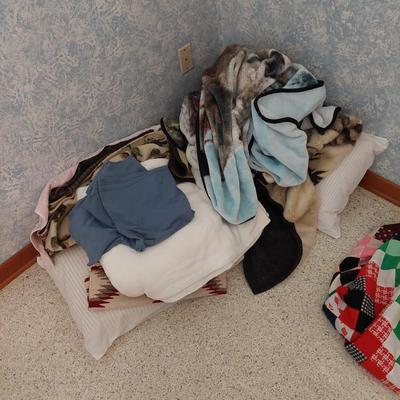 Sale Photo Thumbnail #28: A unique lot of quilts with 4 hand sewn. Just in time for the holidays.