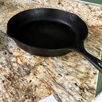Wagner Ware & Martha Stewart Cast Iron Skillets (K-RG)