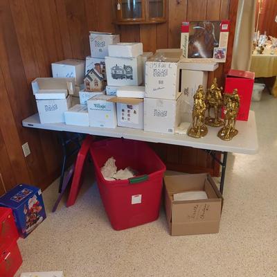 Sale Photo Thumbnail #48: The pictures don't do this lot justice. you have so many different items to set up a Xmas village or decorate around a train set.