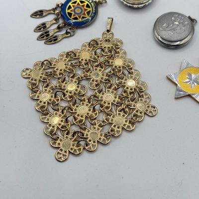 LOT 44J: Collection of Pendants