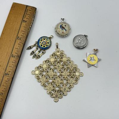 LOT 44J: Collection of Pendants