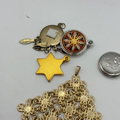 LOT 44J: Collection of Pendants