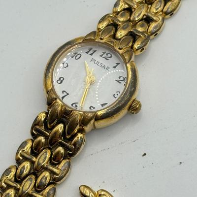LOT 49J: Vintage Ladies Watches: Lanco 17 Jewels, Unichron 17 Jewels & More