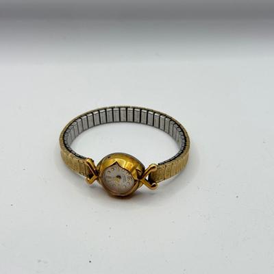 LOT 49J: Vintage Ladies Watches: Lanco 17 Jewels, Unichron 17 Jewels & More