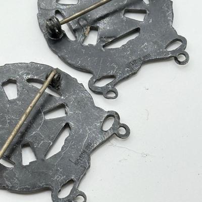 LOT 51J: Sterling Silver US Army Marksman Badges (28.44g)