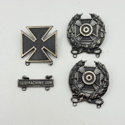 LOT 51J: Sterling Silver US Army Marksman Badges (28.44g)