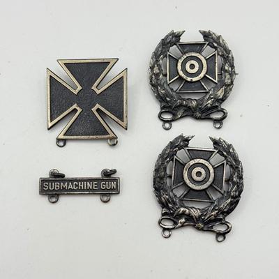 LOT 51J: Sterling Silver US Army Marksman Badges (28.44g)