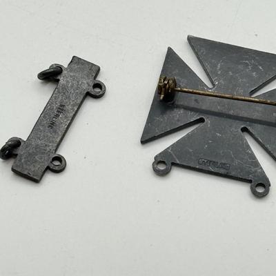 LOT 51J: Sterling Silver US Army Marksman Badges (28.44g)