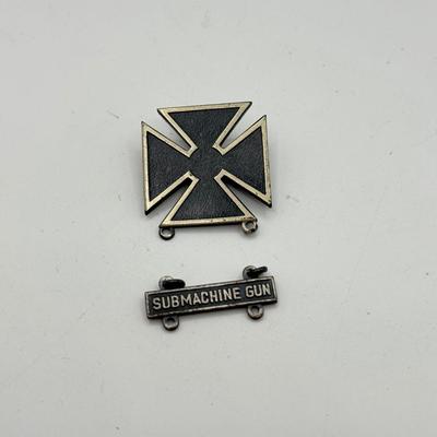 LOT 51J: Sterling Silver US Army Marksman Badges (28.44g)