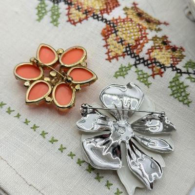 LOT 56K: Vintage Elgin America Compact, Pierced Japanese Porcelain Dish, Brooches & Owl Cross Stitch