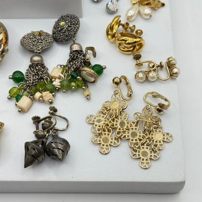 LOT 58J: Collection of Vintage Clipon & Screwback Earrings