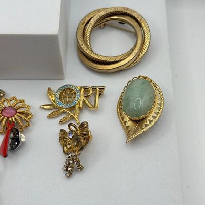 LOT 59J: Pins & Brooches; Cat, Trifari & More