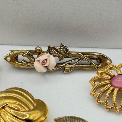 LOT 59J: Pins & Brooches; Cat, Trifari & More