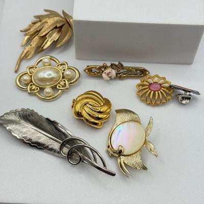 LOT 59J: Pins & Brooches; Cat, Trifari & More