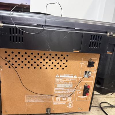 LOT 111K: Sharp CD Stereo Music System