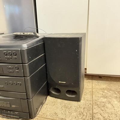 LOT 111K: Sharp CD Stereo Music System