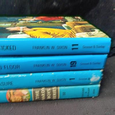 CHILDRENS BOOKS - THE HARDY BOYS AND DISNEY WONDERFUL WORLD OF READING