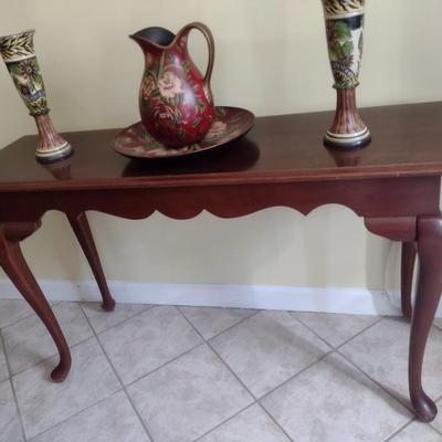 Mahogany Finish Queen Anne Design Sofa or Window Table (No Contents)