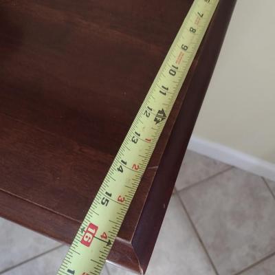 Mahogany Finish Queen Anne Design Sofa or Window Table (No Contents)