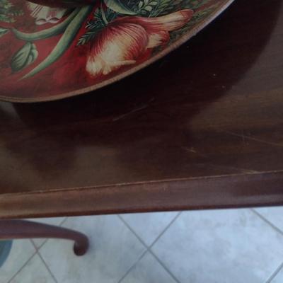 Mahogany Finish Queen Anne Design Sofa or Window Table (No Contents)