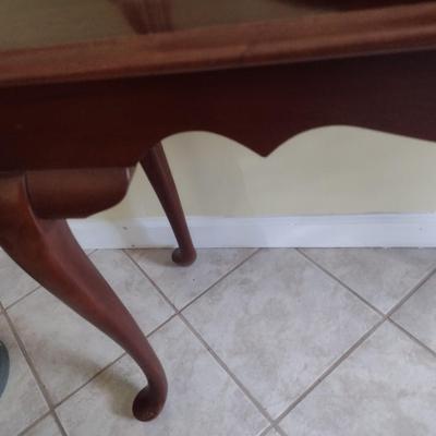 Mahogany Finish Queen Anne Design Sofa or Window Table (No Contents)