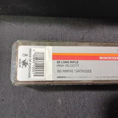 LE CACHE LOCKING GUN\PISTOL CASE AND ALMOST FULL BOX OF 22 LONG RIFLE CARTRIDGES