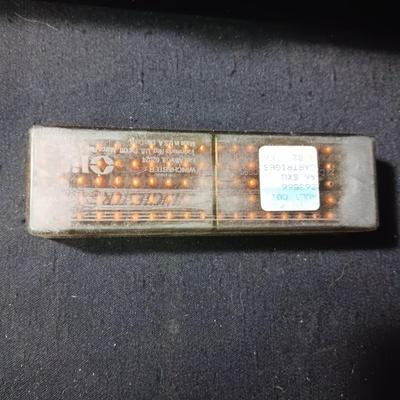 LE CACHE LOCKING GUN\PISTOL CASE AND ALMOST FULL BOX OF 22 LONG RIFLE CARTRIDGES