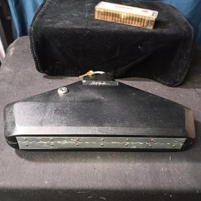 LE CACHE LOCKING GUN\PISTOL CASE AND ALMOST FULL BOX OF 22 LONG RIFLE CARTRIDGES