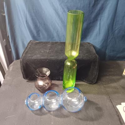 3 SECTION GLASS PLANT STARTER AND A PURPLE AND GREEN VASES