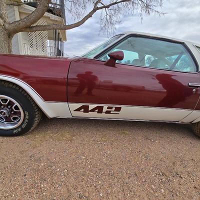 1976 Oldsmobile cutlass 442 - 20370.5 miles on the odometer