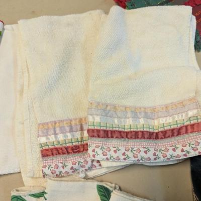 Assortment Of Table Linens